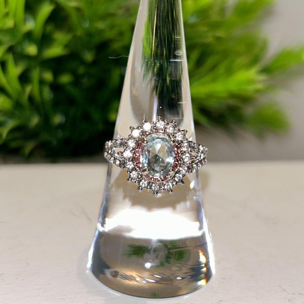 Ladies Vintage Style large flower shape inlaid ring Size 8